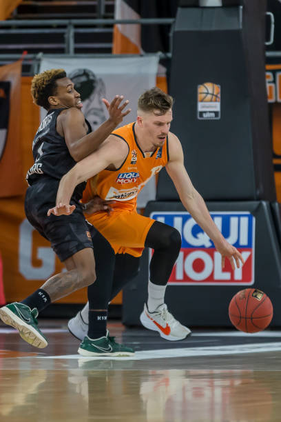 军新的行业 军新的行业